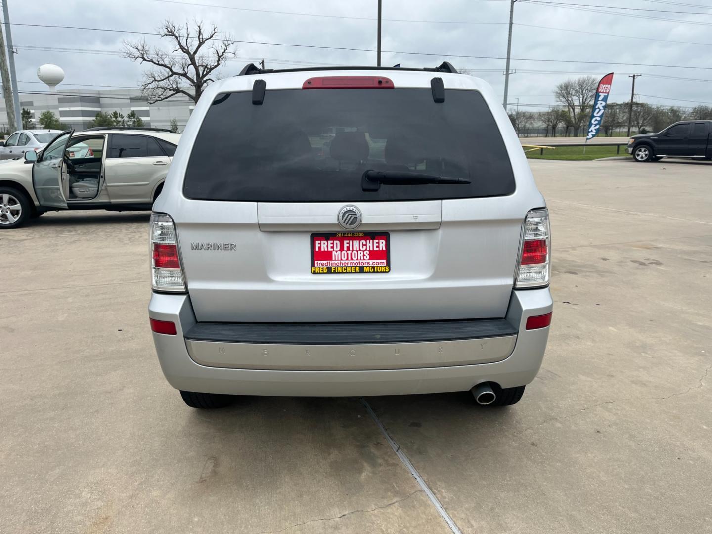 2009 SILVER /gray Mercury Mariner V6 2WD (4M2CU81G49K) with an 3.0L V6 engine, 6-Speed Automatic transmission, located at 14700 Tomball Parkway 249, Houston, TX, 77086, (281) 444-2200, 29.928619, -95.504074 - Photo#5